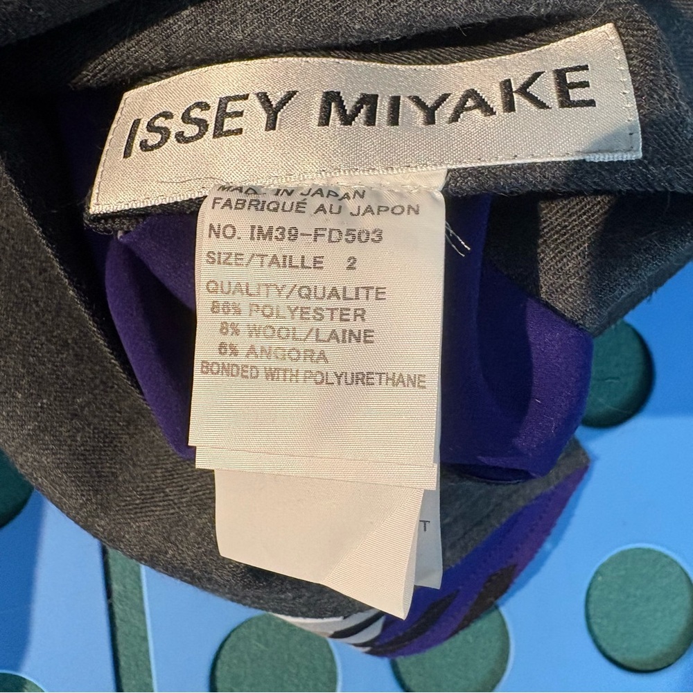 Issey Miyake Reversible Charcoal Blazer with Pattern - Picture 14 of 16